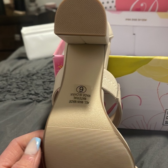 Dollhouse. NIB Nude pumps - Picture 4 of 5